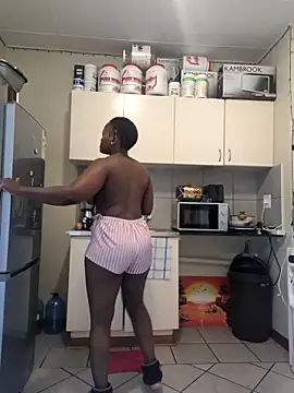 Snapshot of FitSelina66 chatting on April 4, 2026, 7:28 am FitSelina66 online show from April 4, 2026, 7:28 am