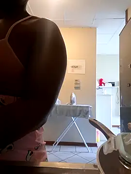 Snapshot of FitSelina66 chatting on April 16, 2026, 10:16 am FitSelina66 online show from April 16, 2026, 10:16 am