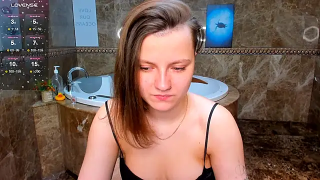 Snapshot of MelindaTin chatting on February 12, 2026, 1:11 am MelindaTin online show from February 12, 2026, 1:11 am