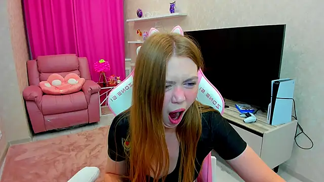 Strawberrye online show from October 17, 2025, 3:31 am