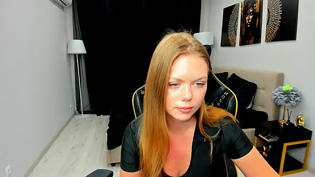 Snapshot of Strawberrye chatting on February 8, 2026, 3:21 am Strawberrye online show from February 8, 2026, 3:21 am