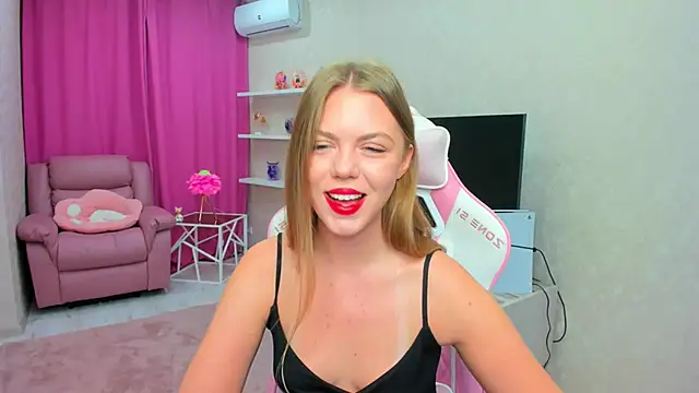 Snapshot of Strawberrye chatting on February 16, 2026, 3:24 am Strawberrye online show from February 16, 2026, 3:24 am