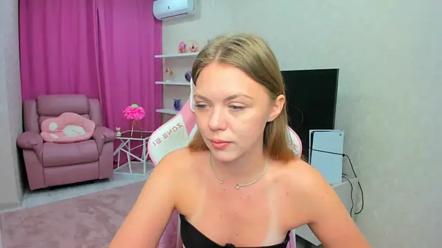 Snapshot of Strawberrye chatting on February 17, 2026, 3:14 am Strawberrye online show from February 17, 2026, 3:14 am