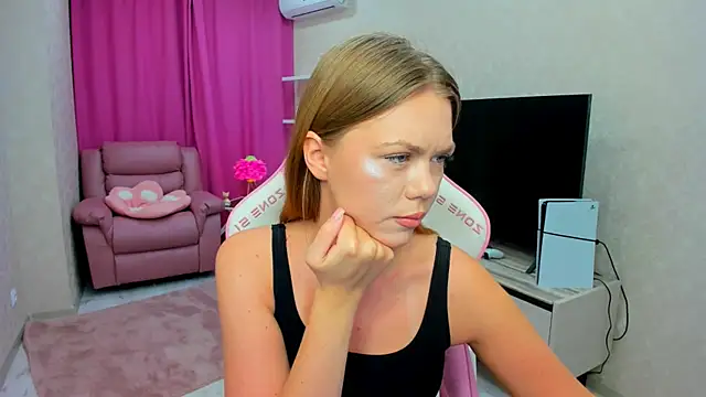 Snapshot of Strawberrye chatting on February 23, 2026, 3:15 am Strawberrye online show from February 23, 2026, 3:15 am