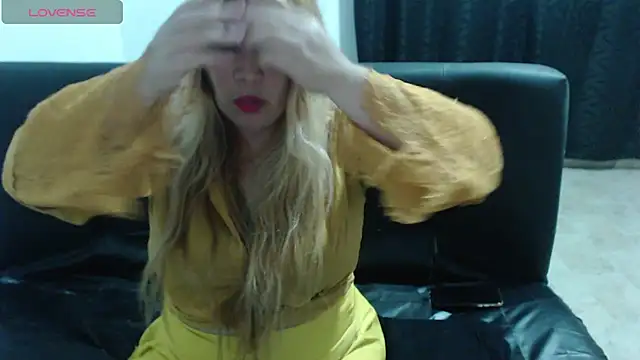 Dulce-Bella online show from December 12, 2024, 10:52 pm