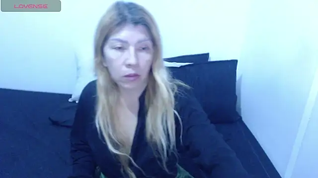 Dulce-Bella online show from March 3, 2026, 3:29 pm