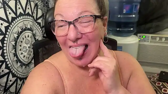 Miss Phat Booty online show from October 7, 2025, 1:25 am