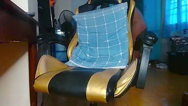 Yukikawaii online show from October 20, 2025, 4:57 am