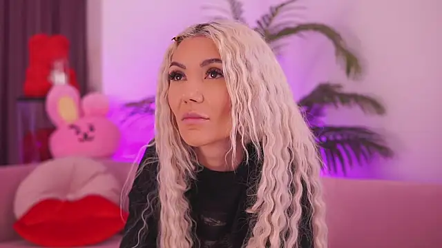 Snapshot of fallingangel chatting on January 3, 2025, 3:01 pm fallingangel online show from January 3, 2025, 3:01 pm