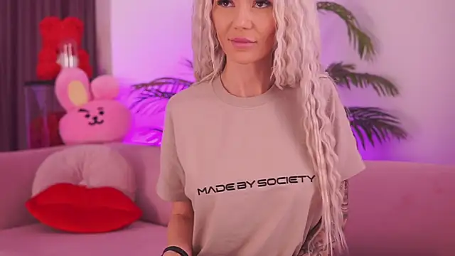 Snapshot of fallingangel chatting on January 4, 2025, 3:17 pm fallingangel online show from January 4, 2025, 3:17 pm