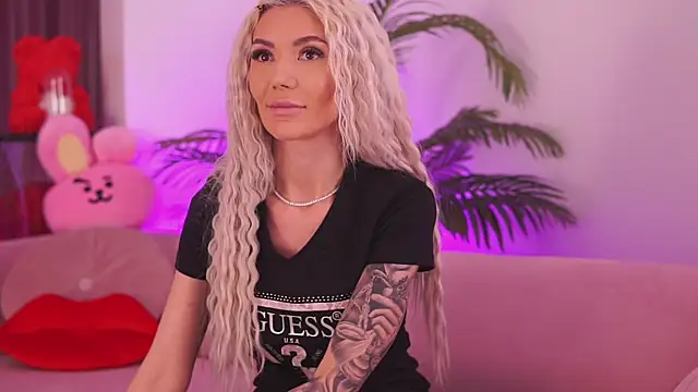 Snapshot of fallingangel chatting on January 5, 2025, 2:41 pm fallingangel online show from January 5, 2025, 2:41 pm