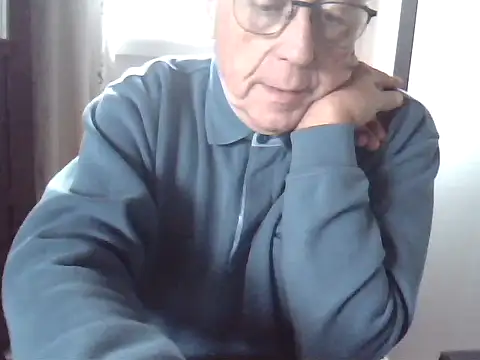 johnjohn622662 online show from November 9, 2025, 10:57 am