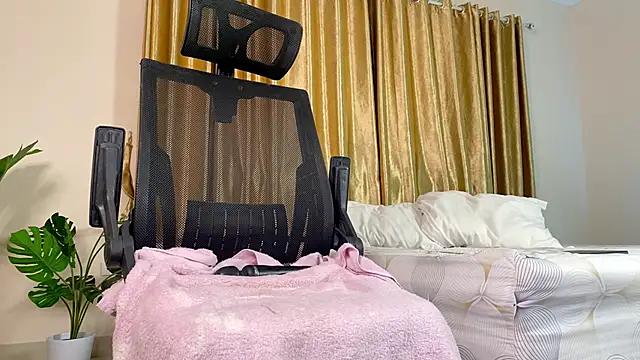 Snapshot of KatnessHot chatting on January 4, 2025, 1:31 pm KatnessHot online show from January 4, 2025, 1:31 pm