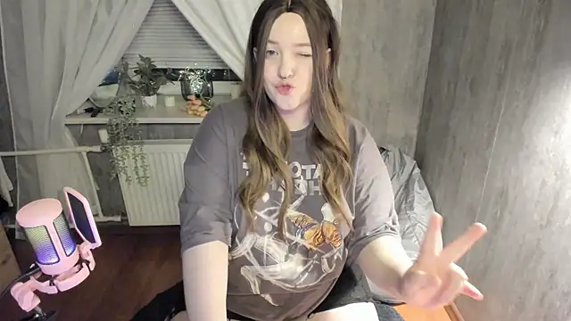 Sophia Edwards online show from February 1, 2025, 6:08 pm