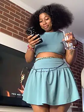 Snapshot of CurvyDesire1 chatting on April 19, 2026, 8:02 am CurvyDesire1 online show from April 19, 2026, 8:02 am