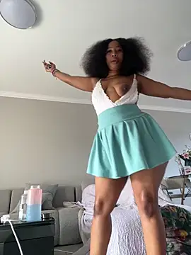 Snapshot of CurvyDesire1 chatting on April 21, 2026, 7:36 am CurvyDesire1 online show from April 21, 2026, 7:36 am