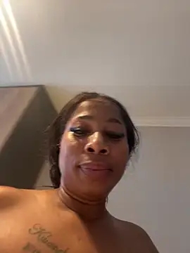 Snapshot of CurvyDesire1 chatting on May 3, 2026, 2:34 pm CurvyDesire1 online show from May 3, 2026, 2:34 pm