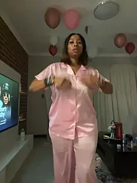 Snapshot of CurvyDesire1 chatting on May 8, 2026, 9:09 pm CurvyDesire1 online show from May 8, 2026, 9:09 pm