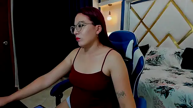 annyfischer online show from September 17, 2025, 3:41 am