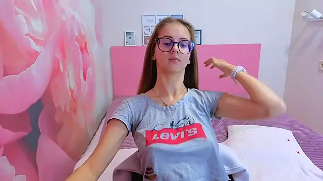 AliceAdams online show from October 17, 2025, 7:00 am