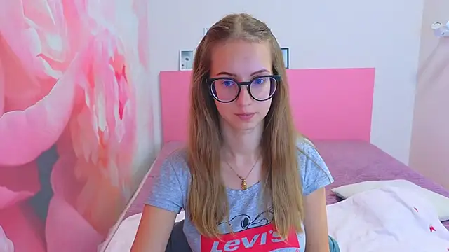 AliceAdams online show from November 6, 2025, 7:53 am