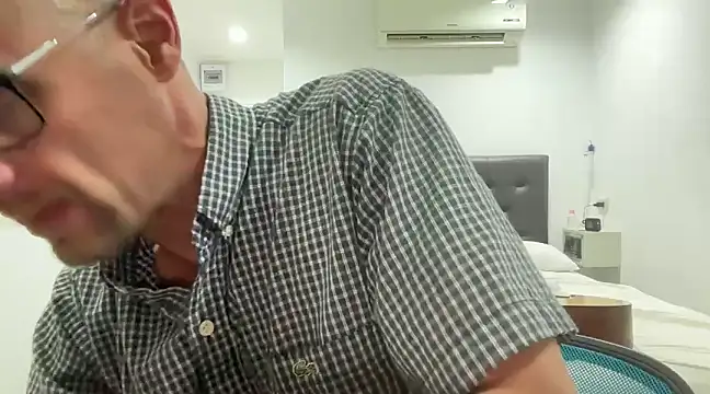 Snapshot of CamCrestXXX chatting on December 8, 2024, 9:35 am CamCrestXXX online show from December 8, 2024, 9:35 am