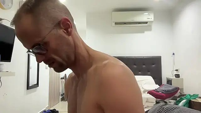 Snapshot of CamCrestXXX chatting on December 10, 2024, 11:11 am CamCrestXXX online show from December 10, 2024, 11:11 am