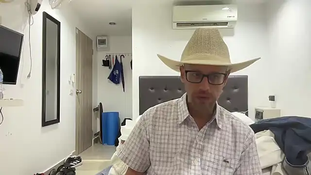 Snapshot of CamCrestXXX chatting on December 11, 2024, 6:04 am CamCrestXXX online show from December 11, 2024, 6:04 am