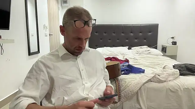 Snapshot of CamCrestXXX chatting on December 13, 2024, 4:33 am CamCrestXXX online show from December 13, 2024, 4:33 am