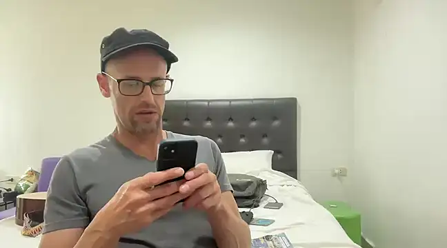 Snapshot of CamCrestXXX chatting on December 20, 2024, 6:40 am CamCrestXXX online show from December 20, 2024, 6:40 am