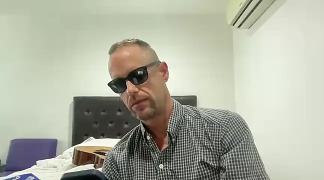 Snapshot of CamCrestXXX chatting on December 22, 2024, 3:33 am CamCrestXXX online show from December 22, 2024, 3:33 am