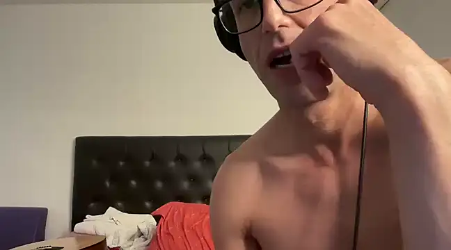 Snapshot of CamCrestXXX chatting on January 15, 2025, 7:48 am CamCrestXXX online show from January 15, 2025, 7:48 am