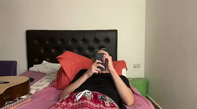 Snapshot of CamCrestXXX chatting on January 15, 2025, 4:00 pm CamCrestXXX online show from January 15, 2025, 4:00 pm