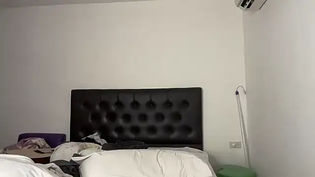 Snapshot of CamCrestXXX chatting on January 29, 2025, 3:33 am CamCrestXXX online show from January 29, 2025, 3:33 am