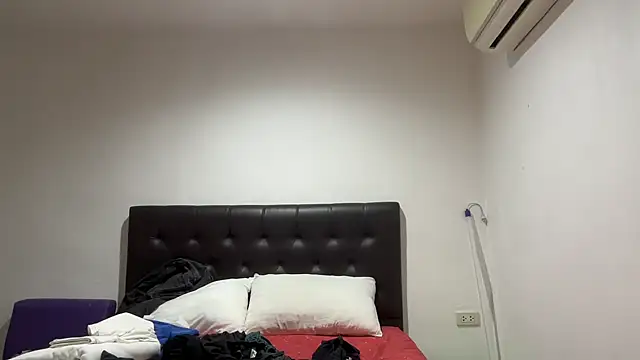 Snapshot of CamCrestXXX chatting on February 5, 2025, 6:02 am CamCrestXXX online show from February 5, 2025, 6:02 am