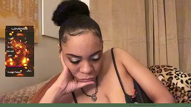 Snapshot of Sanaawest chatting on December 7, 2024, 7:16 am Sanaawest online show from December 7, 2024, 7:16 am