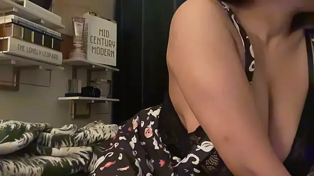 Snapshot of Sanaawest chatting on October 21, 2025, 11:55 am Sanaawest online show from October 21, 2025, 11:55 am