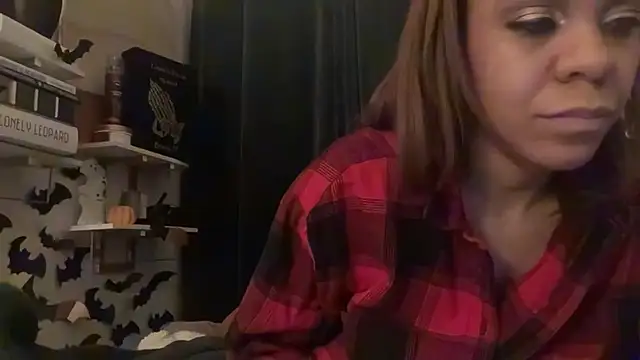 Snapshot of Sanaawest chatting on October 27, 2025, 11:58 am Sanaawest online show from October 27, 2025, 11:58 am