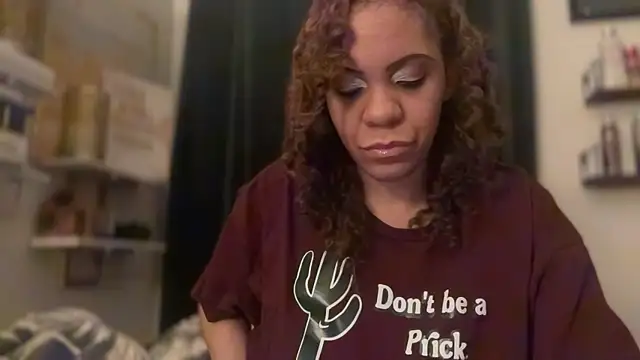 Snapshot of Sanaawest chatting on November 16, 2025, 12:33 pm Sanaawest online show from November 16, 2025, 12:33 pm