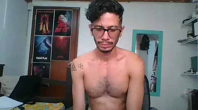 Snapshot of alisterxxx chatting on December 24, 2024, 12:11 pm alisterxxx online show from December 24, 2024, 12:11 pm