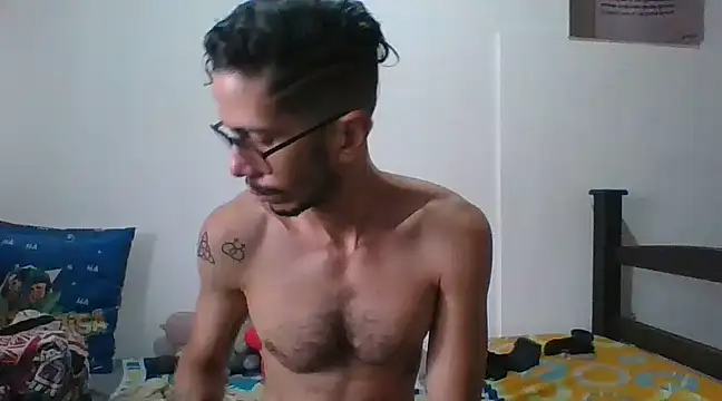 Snapshot of alisterxxx chatting on December 26, 2024, 12:49 pm alisterxxx online show from December 26, 2024, 12:49 pm
