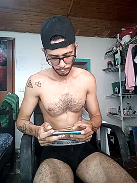 Snapshot of alisterxxx chatting on January 8, 2025, 12:58 pm alisterxxx online show from January 8, 2025, 12:58 pm