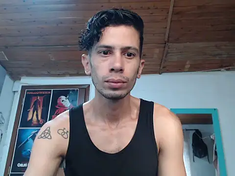 Snapshot of alisterxxx chatting on January 24, 2025, 12:31 pm alisterxxx online show from January 24, 2025, 12:31 pm