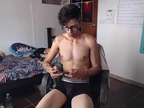 Snapshot of alisterxxx chatting on January 24, 2025, 8:22 pm alisterxxx online show from January 24, 2025, 8:22 pm
