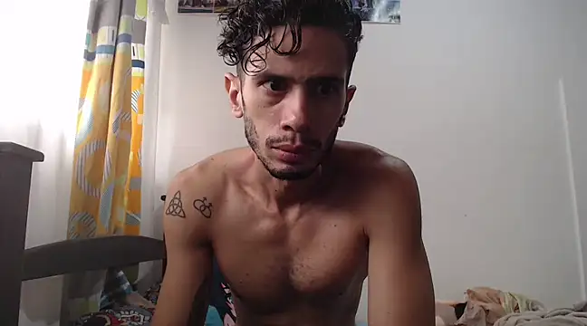 Snapshot of alisterxxx chatting on February 17, 2025, 2:15 pm alisterxxx online show from February 17, 2025, 2:15 pm