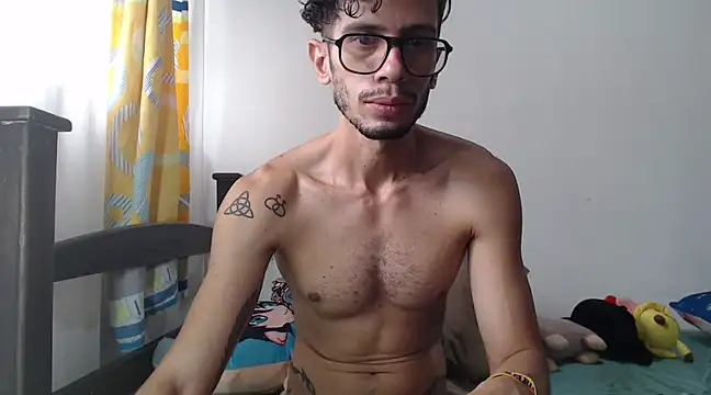 Snapshot of alisterxxx chatting on February 17, 2025, 5:21 pm alisterxxx online show from February 17, 2025, 5:21 pm