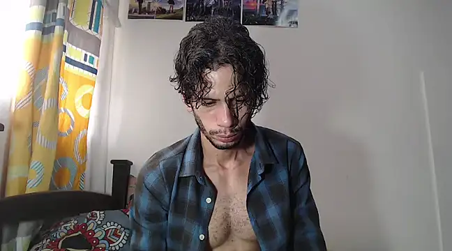 Snapshot of alisterxxx chatting on February 21, 2025, 7:21 pm alisterxxx online show from February 21, 2025, 7:21 pm