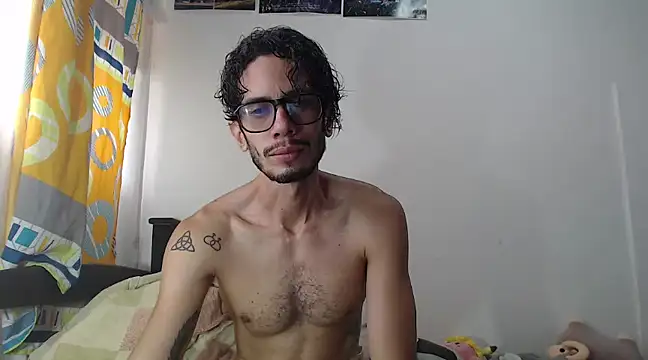 Snapshot of alisterxxx chatting on March 7, 2025, 7:49 pm alisterxxx online show from March 7, 2025, 7:49 pm