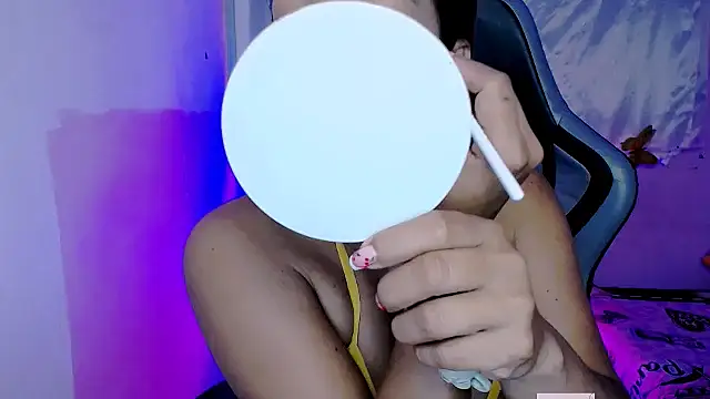 ninatiny online show from October 26, 2025, 10:43 am