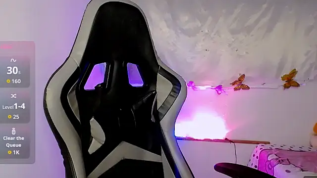 ninatiny online show from November 15, 2025, 8:55 am